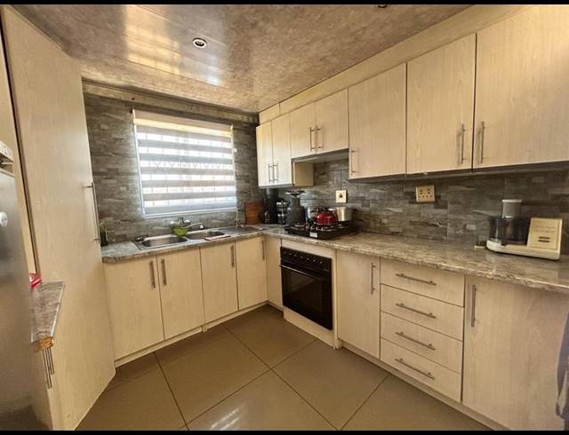 7 BEDROOM HOUSE FOR SALE IN SPRINGS CENTRAL